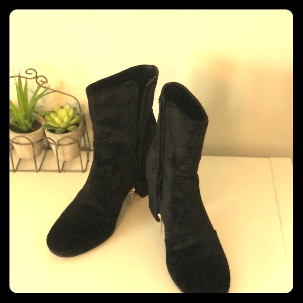 Unida velvet booties